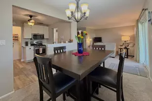 214 Maplebrook Ct, Schaumburg, IL 60194 - Photo 12