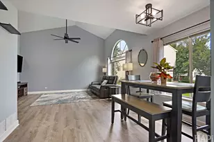 3 Crabapple Ct, Lake in the Hills, IL 60156 - Photo 6