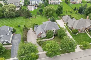 4135 River Ridge Dr, Saint Charles, IL 60175 - Photo 4