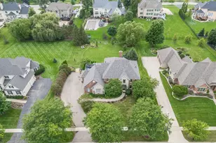 4135 River Ridge Dr, Saint Charles, IL 60175 - Photo 2