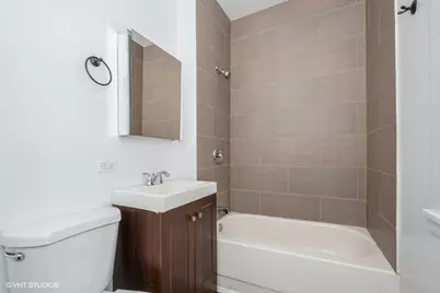 4248 N Lamon Avenue #2B, Chicago, IL 60641 - Photo 4