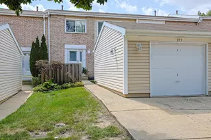 293 Barclay Dr, Glendale Heights, IL 60139 - Photo 2