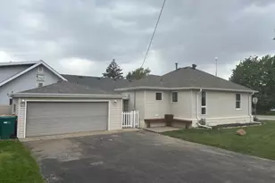 527 E 17th St, Lockport, IL 60441 - Photo 2