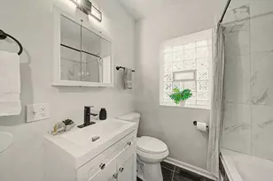 7641 S Phillips Ave, Chicago, IL 60649 - Photo 8