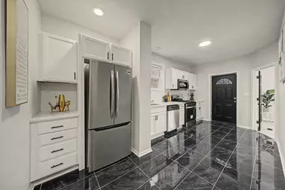 7641 S Phillips Avenue, Chicago, IL 60649 - Photo 6