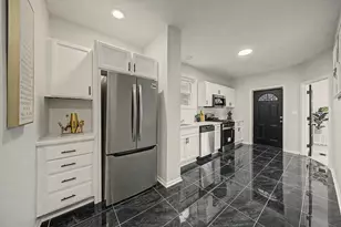 7641 S Phillips Ave, Chicago, IL 60649 - Photo 6