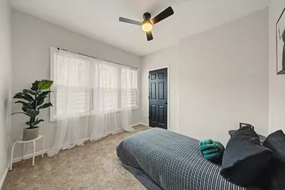 7641 S Phillips Avenue, Chicago, IL 60649 - Photo 10