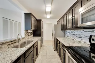 907 Curtiss St, Downers Grove, IL 60515 - Photo 4