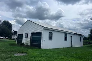 422 N Evergreen St, Onarga, IL 60955 - Photo 6