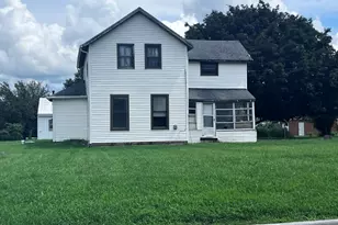 422 N Evergreen St, Onarga, IL 60955 - Photo 2