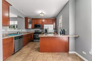 337 N Commerce St, Aurora, IL 60504 - Photo 8