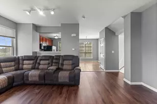 337 N Commerce St, Aurora, IL 60504 - Photo 6