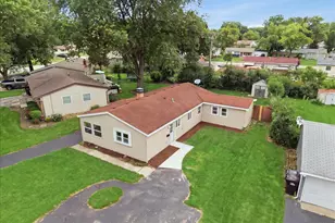 693 Minerva Ave, Wauconda, IL 60084 - Photo 6