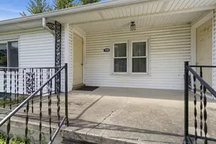 100 E Lincoln Dr, Cooksville, IL 61730 - Photo 2