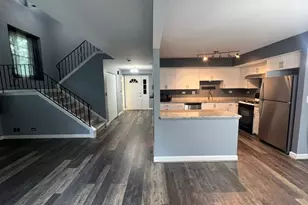 801 N Tamarac Blvd, Addison, IL 60101 - Photo 2