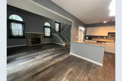 801 N Tamarac Boulevard, Addison, IL 60101 - Photo 8