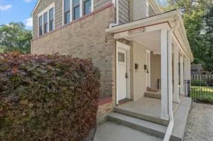 917 W Washington St, Champaign, IL 61821 - Photo 2