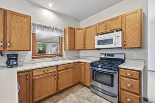 341 Old Darby Ln, Winthrop Harbor, IL 60096 - Photo 10