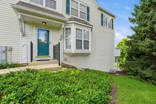 402 Arboretum Dr, Lombard, IL 60148 - Photo 2