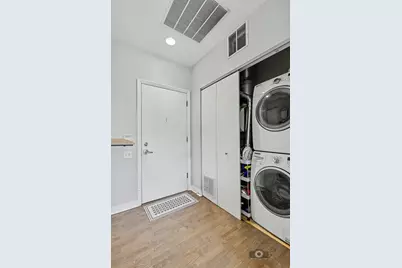 859 W Erie Street #303, Chicago, IL 60642 - Photo 14