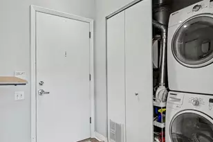 859 W Erie St, Chicago, IL 60642 - Photo 14