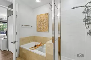 859 W Erie St, Chicago, IL 60642 - Photo 18