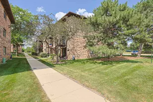 210 Klein Creek Ct, Carol Stream, IL 60188 - Photo 2