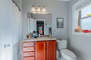 2651 W Greenleaf Ave, Chicago, IL 60645 - Photo 18
