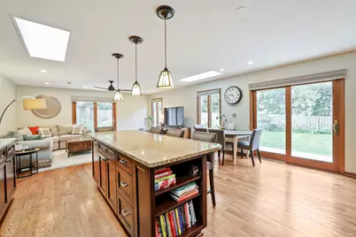 204 Hillside Court, Lake Zurich, IL 60047 - Photo 8