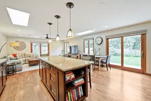 204 Hillside Ct, Lake Zurich, IL 60047 - Photo 8