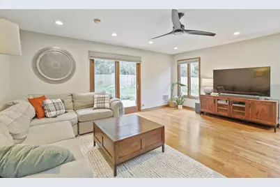 204 Hillside Court, Lake Zurich, IL 60047 - Photo 10