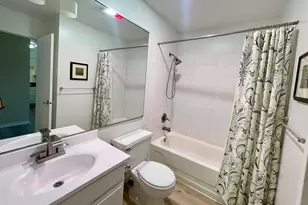 725 W Huntington Commons Rd, Mount Prospect, IL 60056 - Photo 10