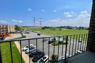 725 W Huntington Commons Rd, Mount Prospect, IL 60056 - Photo 14