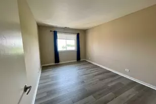 725 W Huntington Commons Rd, Mount Prospect, IL 60056 - Photo 12