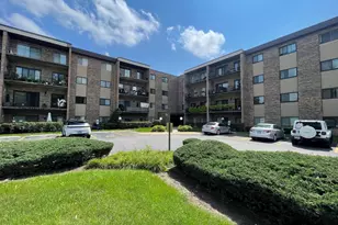 725 W Huntington Commons Rd, Mount Prospect, IL 60056 - Photo 1