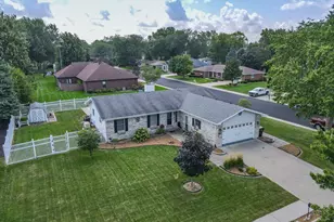 390 W 6th St, Manteno, IL 60950 - Photo 1