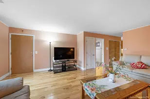 9818 Bianco Terrace, Des Plaines, IL 60016 - Photo 4