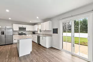 421 E Meadowdale Cir, Hampshire, IL 60140 - Photo 8