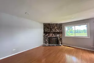 217 Lakeshore Ln, Bloomingdale, IL 60108 - Photo 4