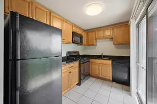 59 Gant Cir, Streamwood, IL 60107 - Photo 6