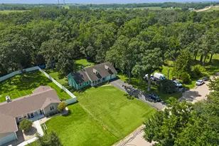 43W753 Oakleaf Dr, Elburn, IL 60119 - Photo 2