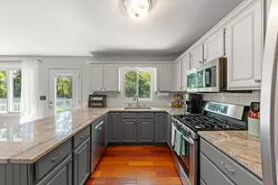 43W753 Oakleaf Dr, Elburn, IL 60119 - Photo 4