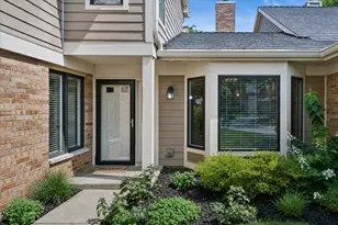 1204 Chatham Ct, Libertyville, IL 60048 - Photo 1