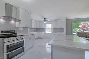 547 Reese Ave, East Dundee, IL 60118 - Photo 8