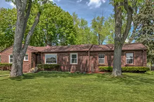 547 Reese Ave, East Dundee, IL 60118 - Photo 2