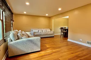 411 Sequoia Ct, Schaumburg, IL 60193 - Photo 2
