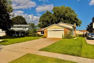 411 Sequoia Ct, Schaumburg, IL 60193 - Photo 12