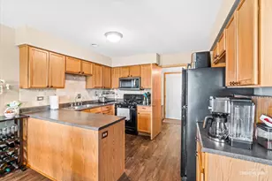 54 Rolling Oaks Rd, Sugar Grove, IL 60554 - Photo 8