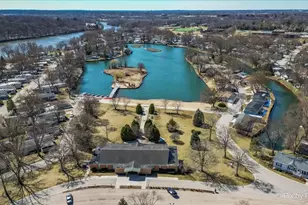 224 Big Peninsula Rd, Elgin, IL 60123 - Photo 2