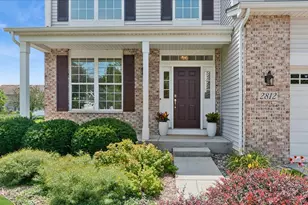 2812 Plante Rd, North Aurora, IL 60542 - Photo 2